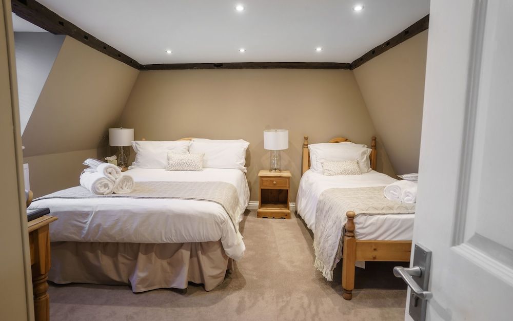 The Limes Family Room (2 Adults + 1 Child) 3