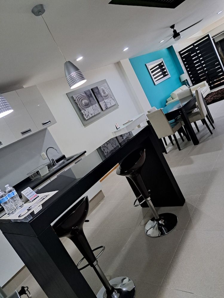 undefined Capital St. 10