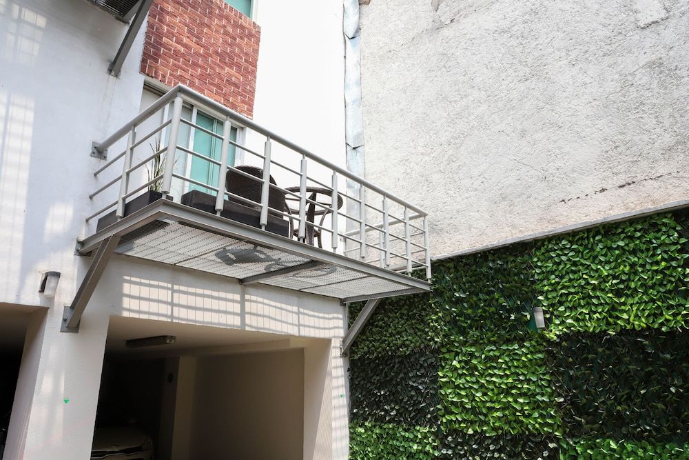 undefined Capital St. 5