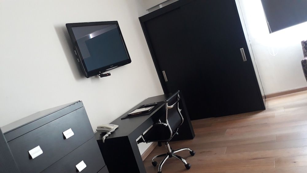 undefined Capital St. 4