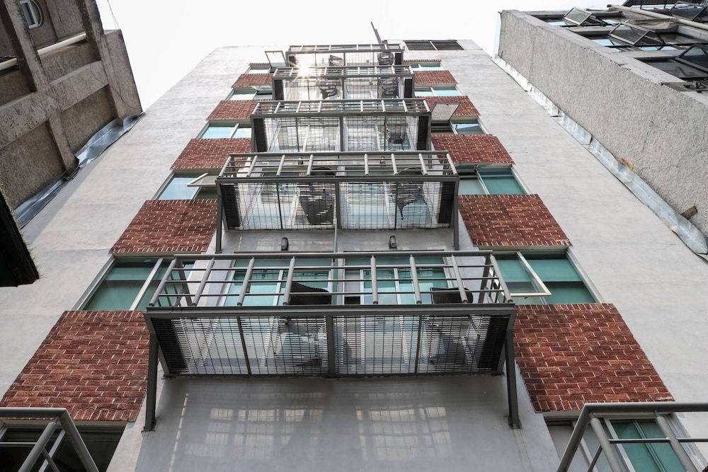 undefined Capital St. 6