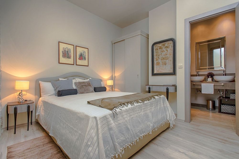 undefined Heraclea Luxury Heritage Accommodation 6