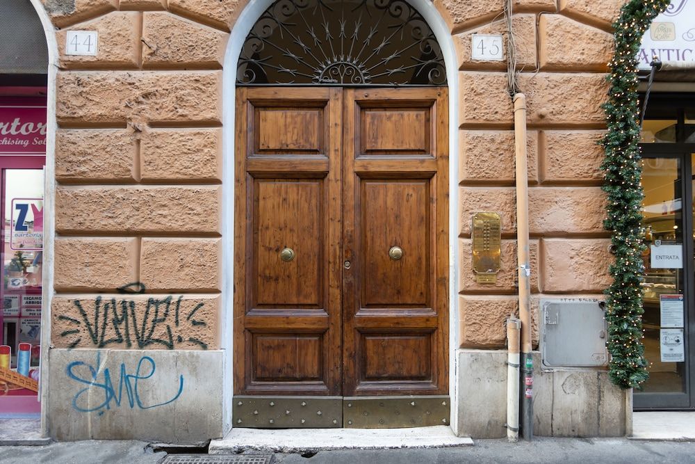 undefined TrastevereTop 4