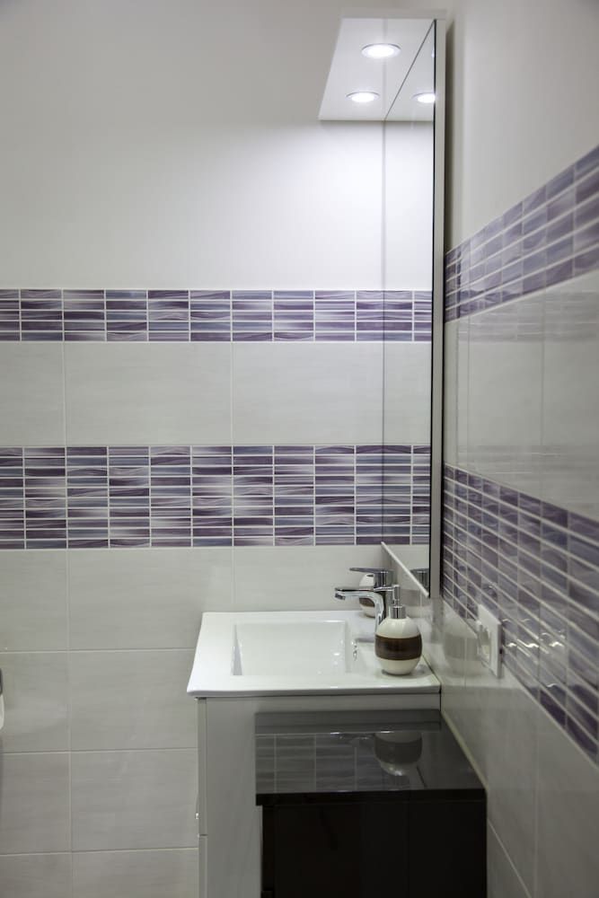 TrastevereTop Elite Room (Violet) 7