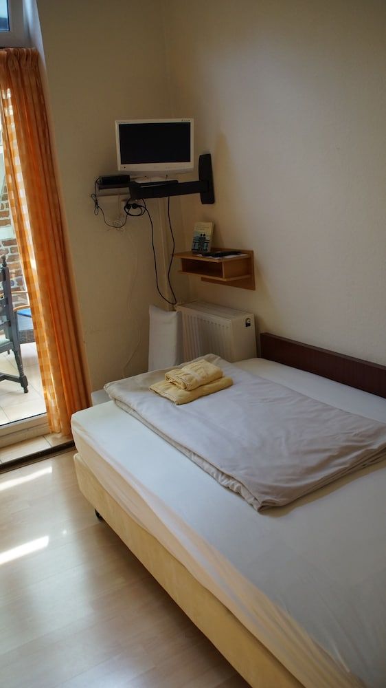 Hotel Kutscherstube Single Room, Private Bathroom 4