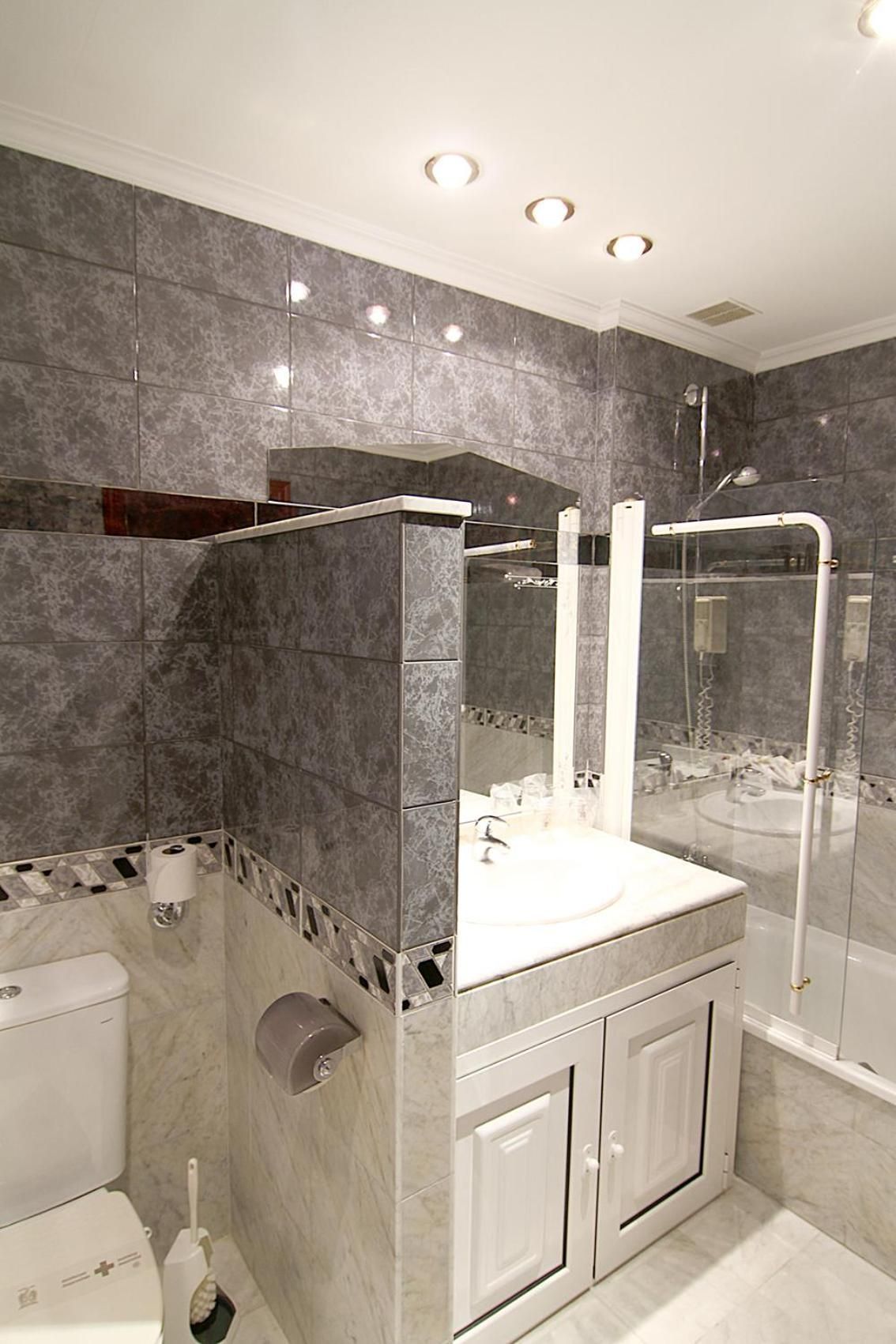 Double or Twin Room (1-2 Adults)