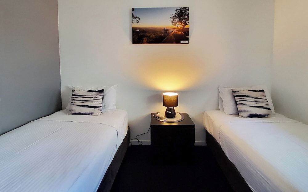 Archer Park Motel 2 Bedroom Apartment (Non Pet) 2