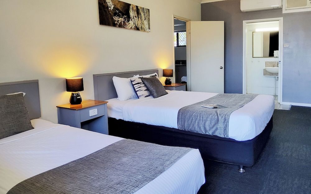 Archer Park Motel 2 Bedroom Apartment (Non Pet) 3