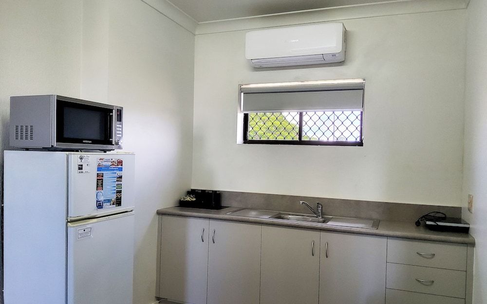 Archer Park Motel 2 Bedroom Apartment (Non Pet) 4