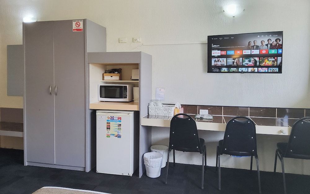 Archer Park Motel Family Room (Non Pet) 10