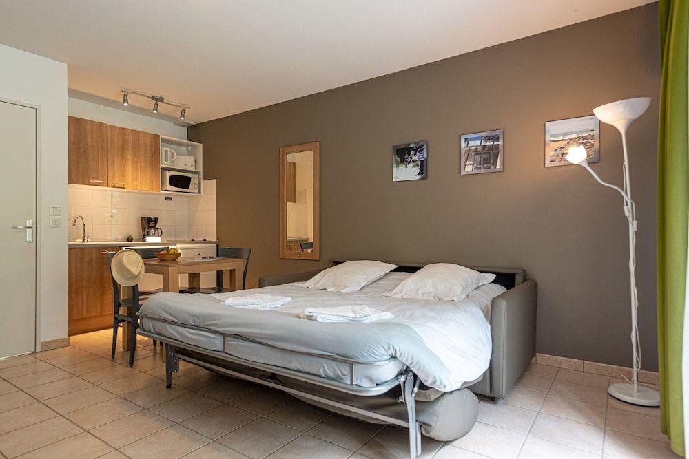 Privilege Studio, 3 persons