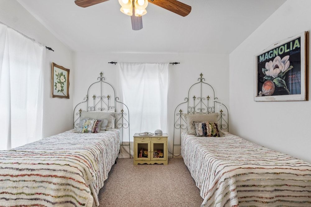 Suite Magnolia (Shared Bathroom)