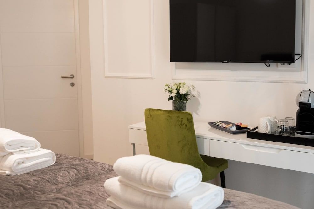 Luxury Rooms With Balcony Deluxe Room 10