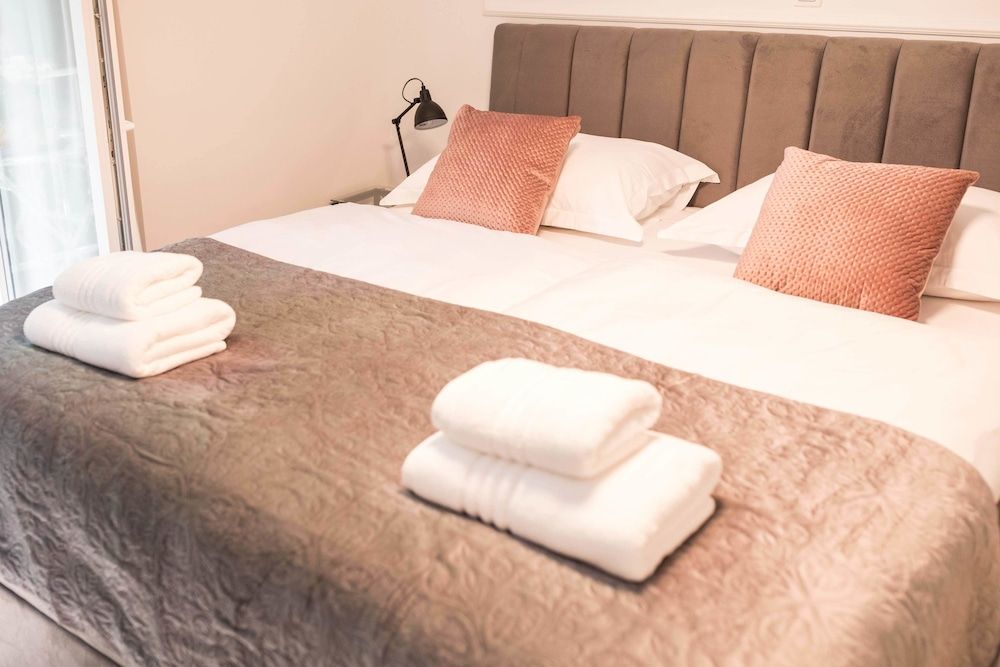 Luxury Rooms With Balcony Superior Room 2