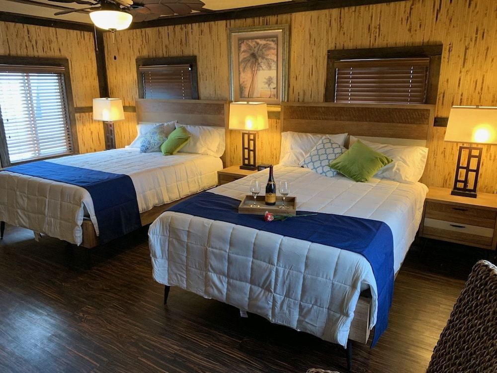 Captain Pips Marina & Hideaway