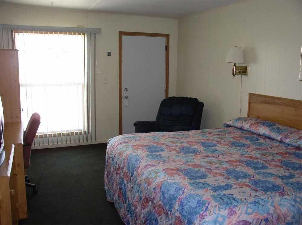 1 Queen Bed Room-Non Smoking
