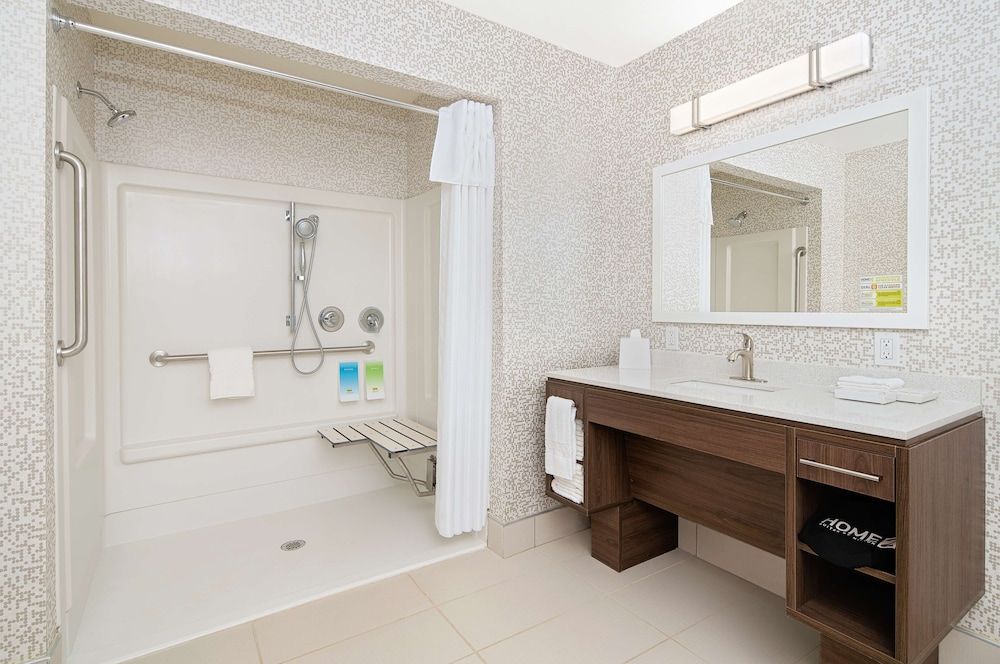 Studio, 2 Queen Beds, Accessible, Bathtub
