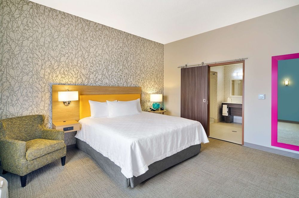 Suite, 1 King Bed, Accessible (Mobility & Hearing, Roll-in Shower)
