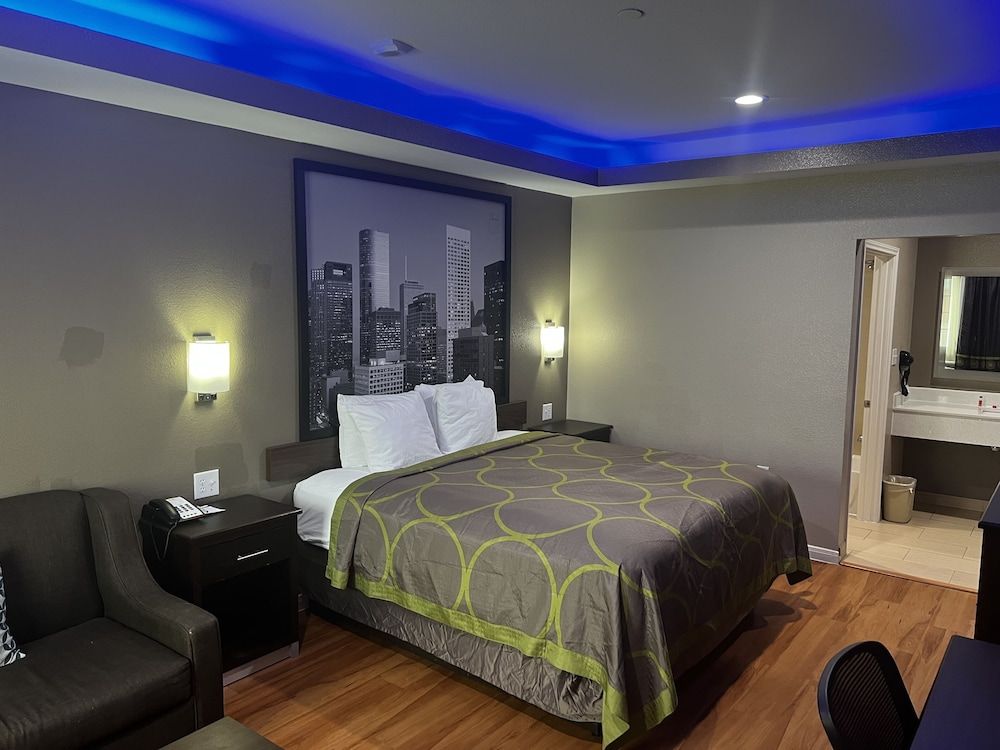 undefined Super 8 by Wyndham Houston Northwest Cypress 8