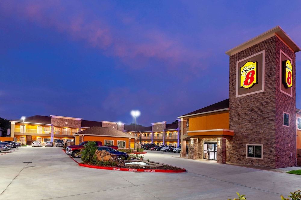 undefined Super 8 by Wyndham Houston Northwest Cypress 7