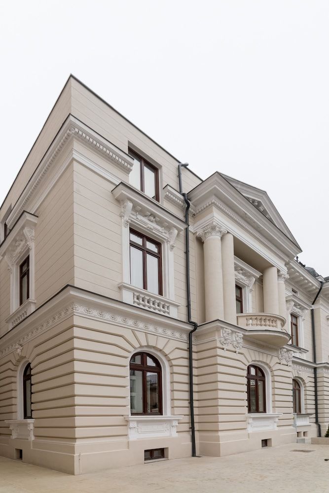 undefined Lahovary Palace Hotel 8