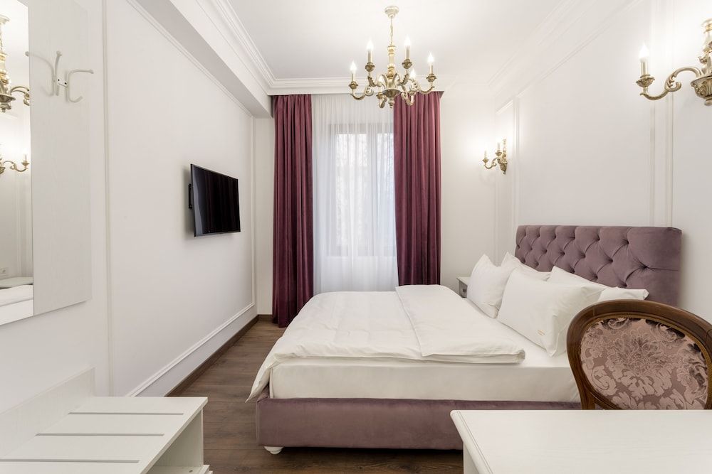 undefined Lahovary Palace Hotel 3