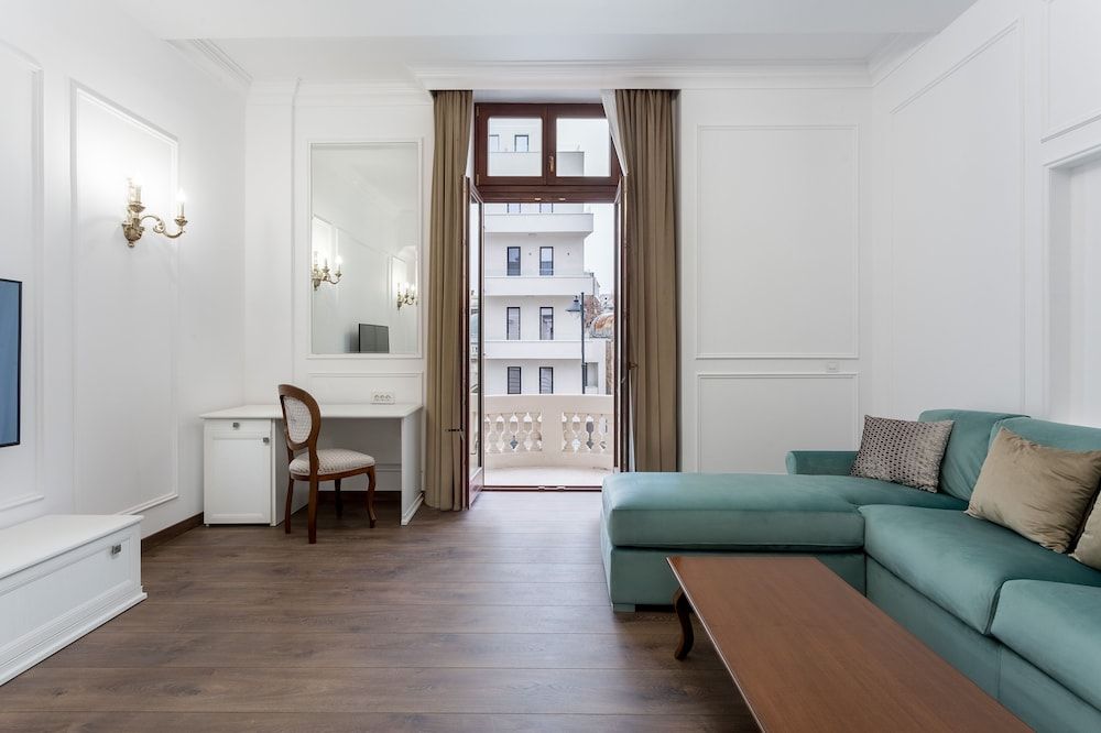 undefined Lahovary Palace Hotel 4