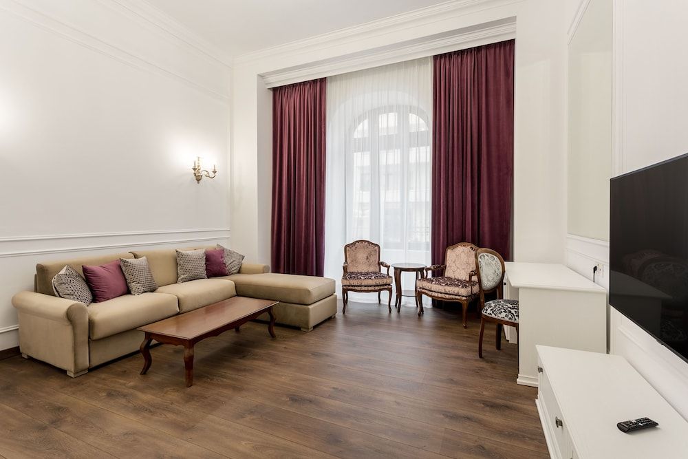 undefined Lahovary Palace Hotel