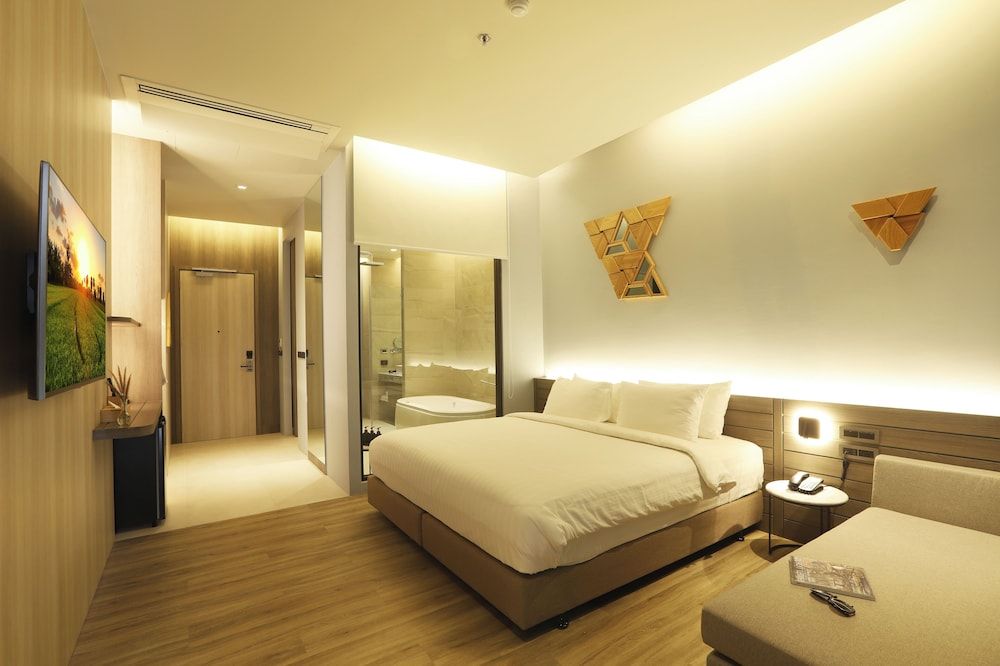 Deluxe Room, Pool Access