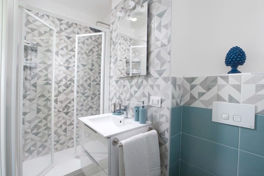 Sorrento Mahal Kita, Lovely 6-bed in Sorrento Apartment 17