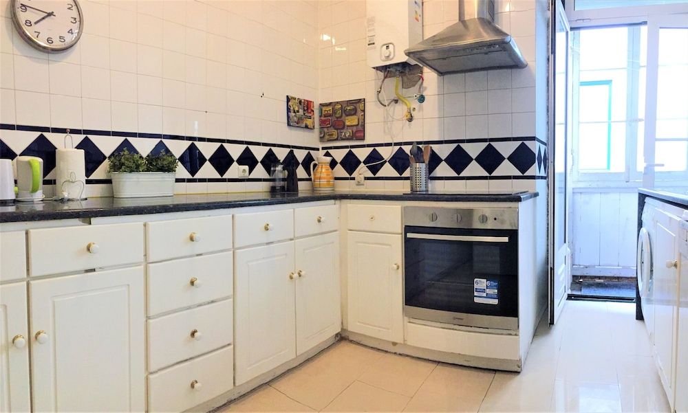 Charming Vintage Auto Check-in Flat in Baixa Apartment, 4 Bedrooms, Balcony 12