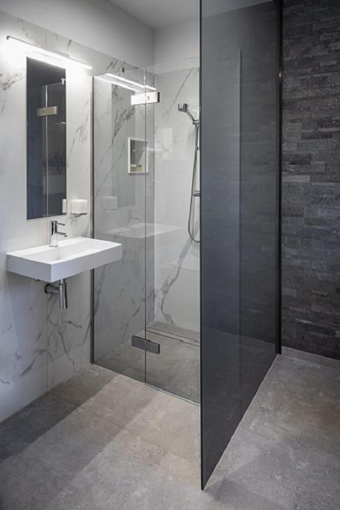 Home & Work Apartments Single Room 7