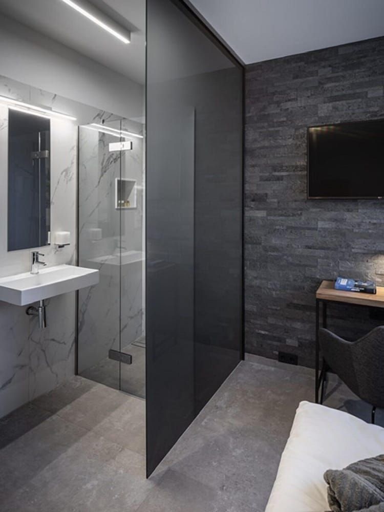 Home & Work Apartments Single Room 8