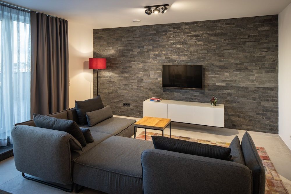 Home & Work Apartments Deluxe Suite 4