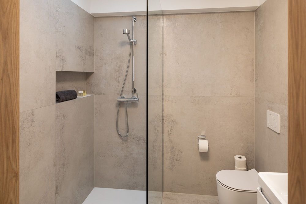 Home & Work Apartments Deluxe Suite 2