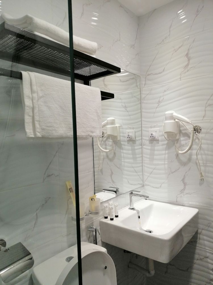 M Design Hotel @ Taman Pertama Superior Twin Room 4