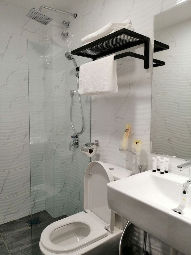 undefined OYO M Design Hotel Taman Pertama 9