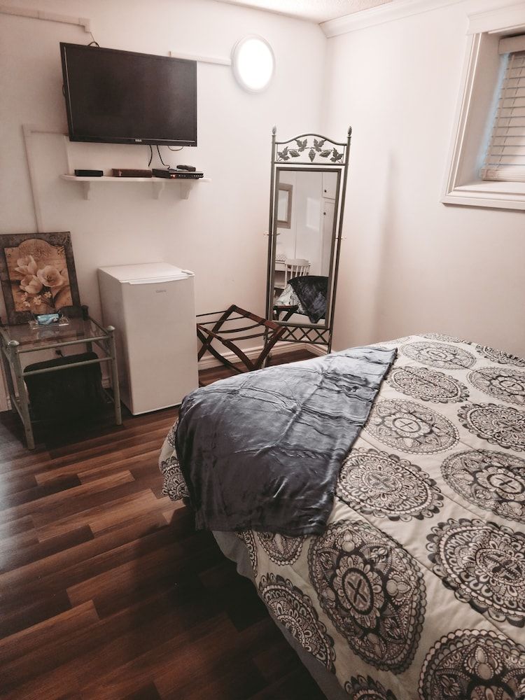 Along River Ridge Standard Room, 1 Queen Bed, Garden View 18