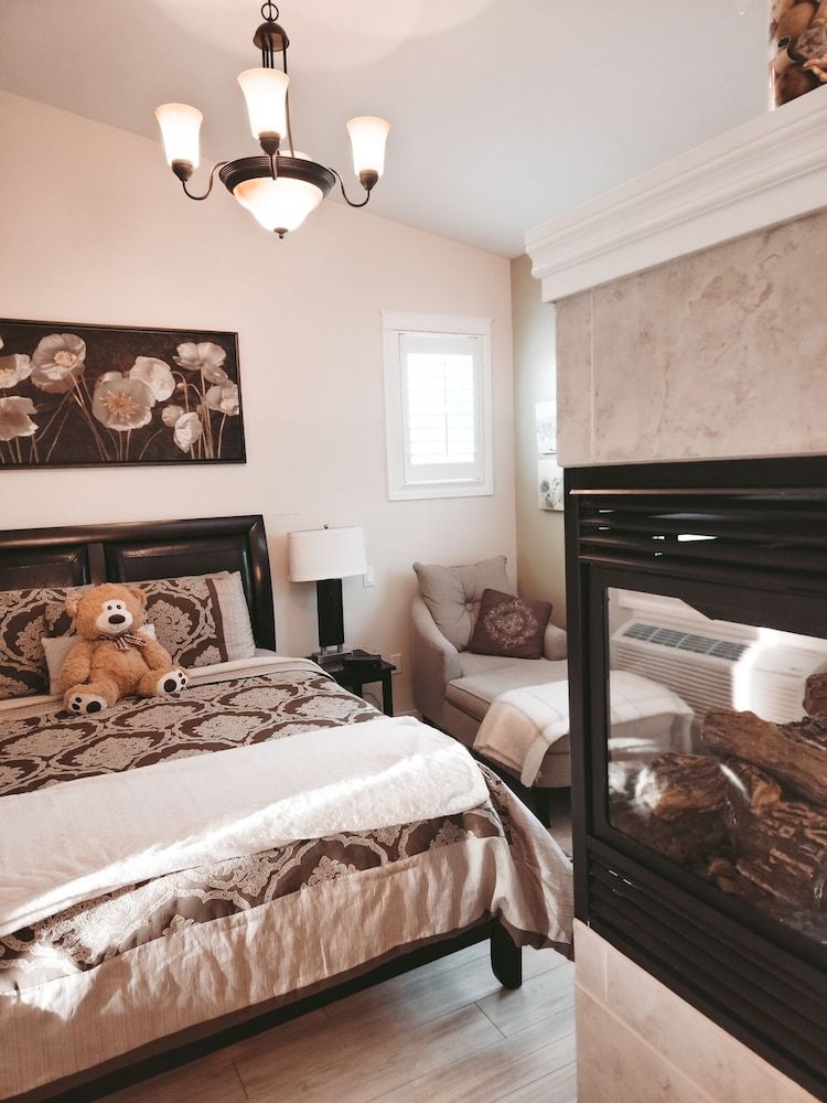 Along River Ridge Luxury Room, 1 Queen Bed 3