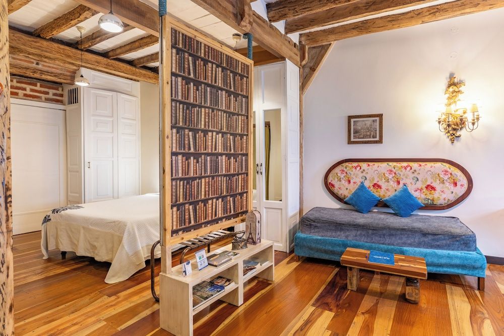 Old Town Quito Suites, Apartments & Boutique hotel City Apartment, 1 Queen Bed, Fireplace, City View 2