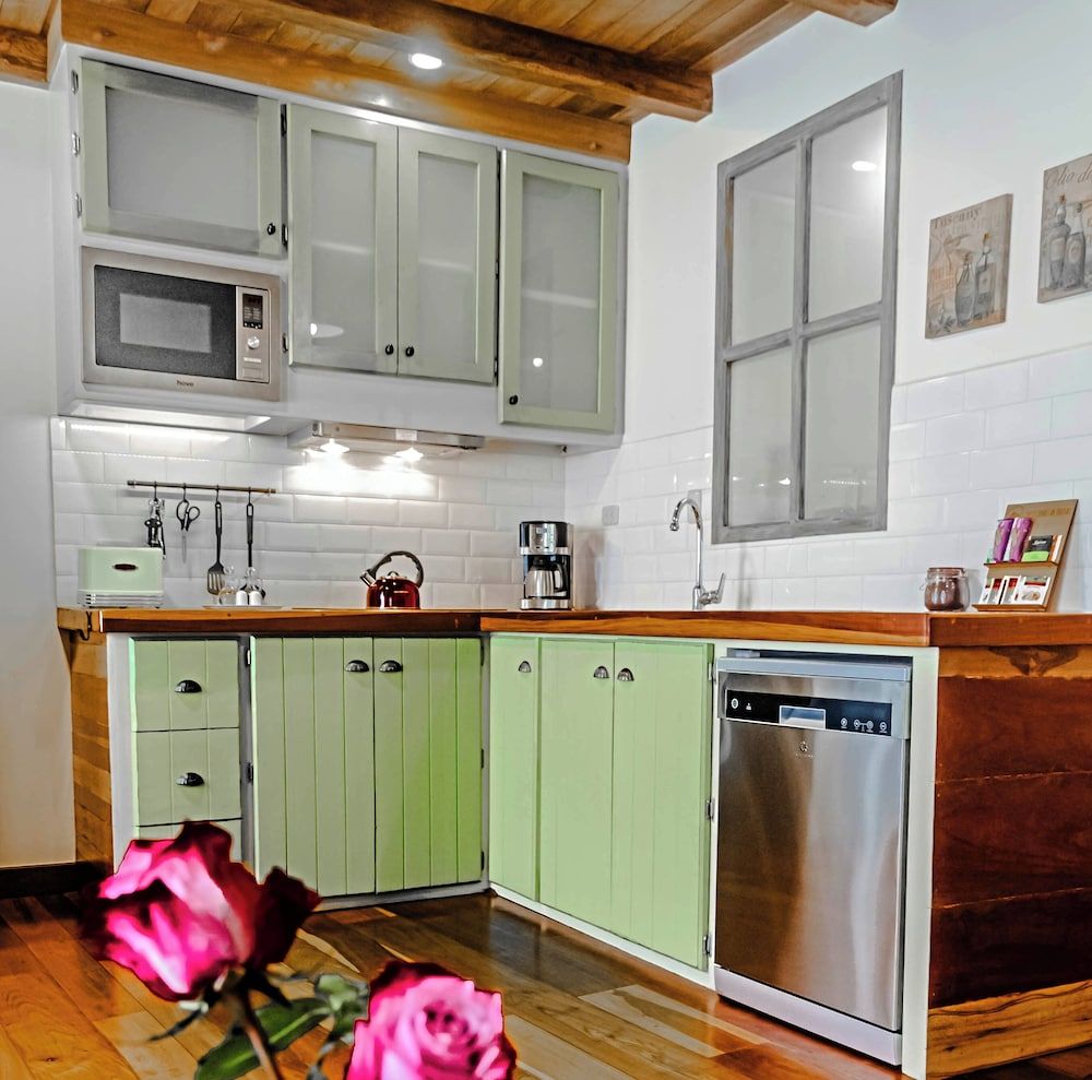 Old Town Quito Suites, Apartments & Boutique hotel Signature Apartment, 1 Queen Bed, Fireplace, City View 4