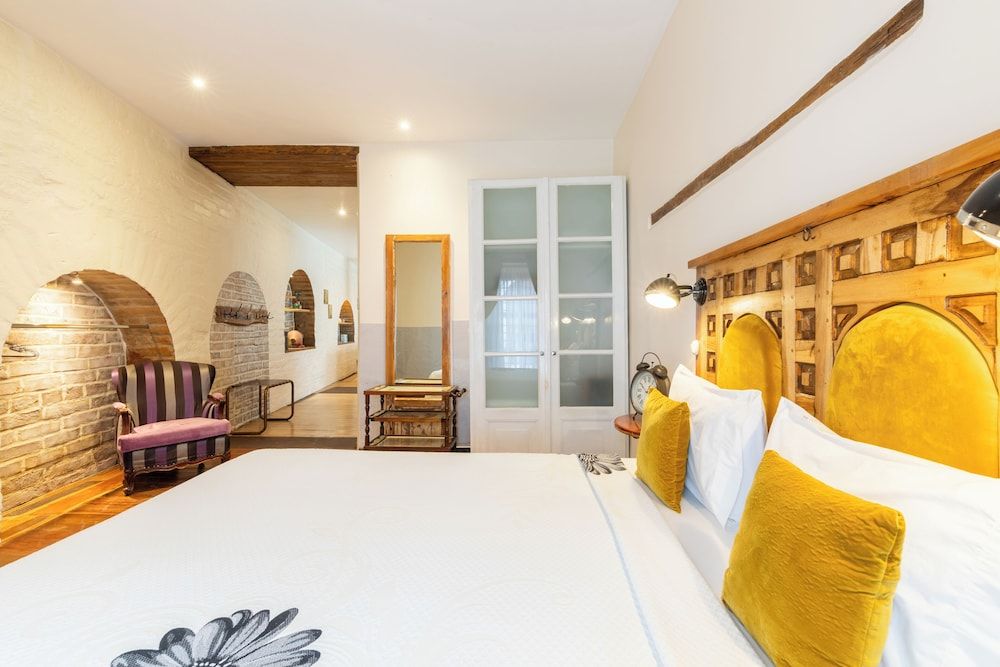 Old Town Quito Suites, Apartments & Boutique hotel Design Loft, 1 Bedroom, Fireplace, Courtyard View