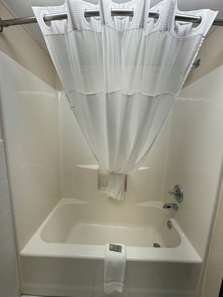 Regency Inn And Suites King Whirlpool Suites 10