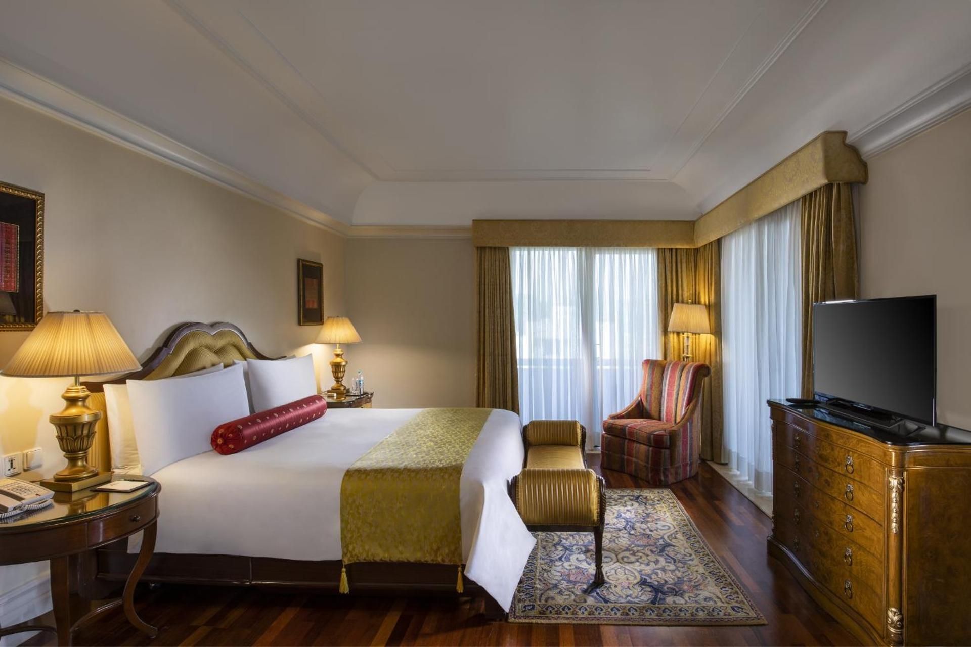 SUITE KING BED DOUBLE BED EXTRABED WITH BALCONY