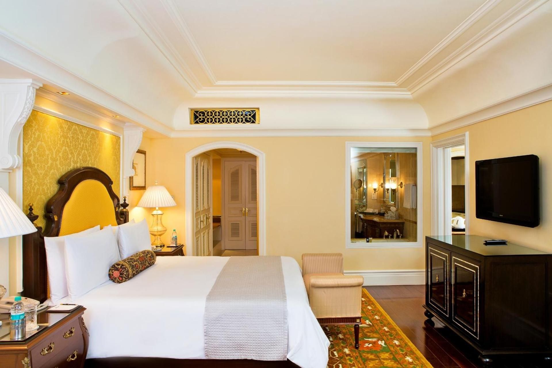 SUITE KING BED DOUBLE BED EXTRABED WITH BALCONY