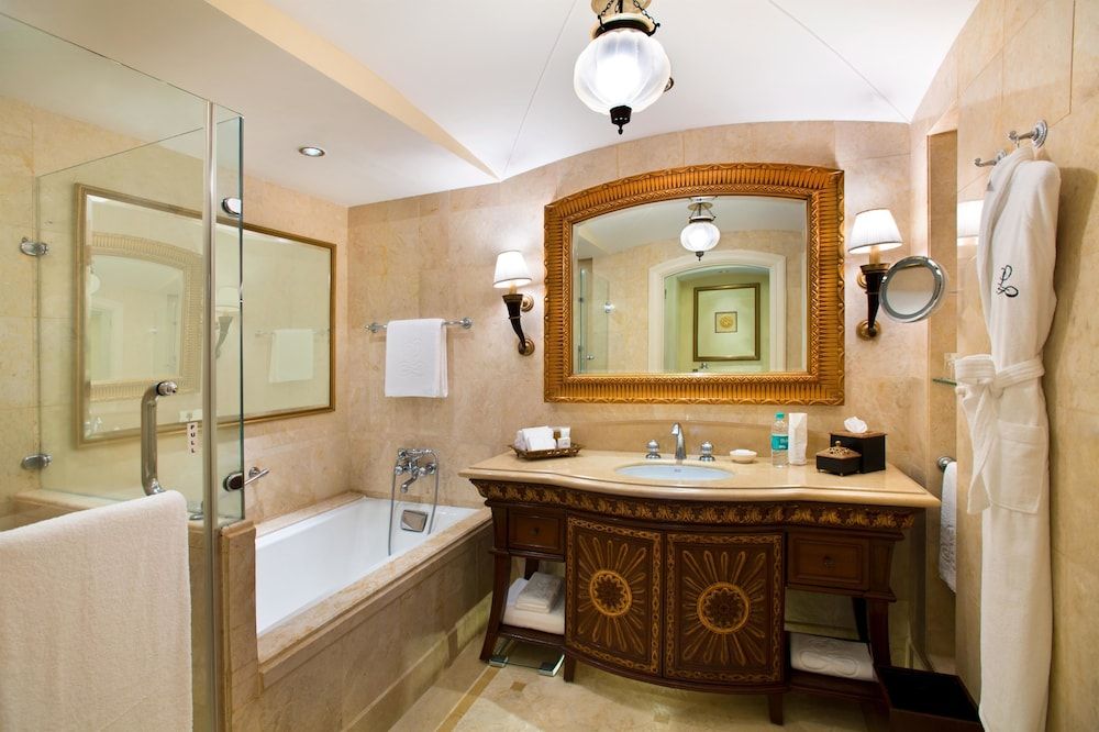 The Leela Palace Bengaluru Deluxe Room with Balcony overlooking the Poolside or Garden 6