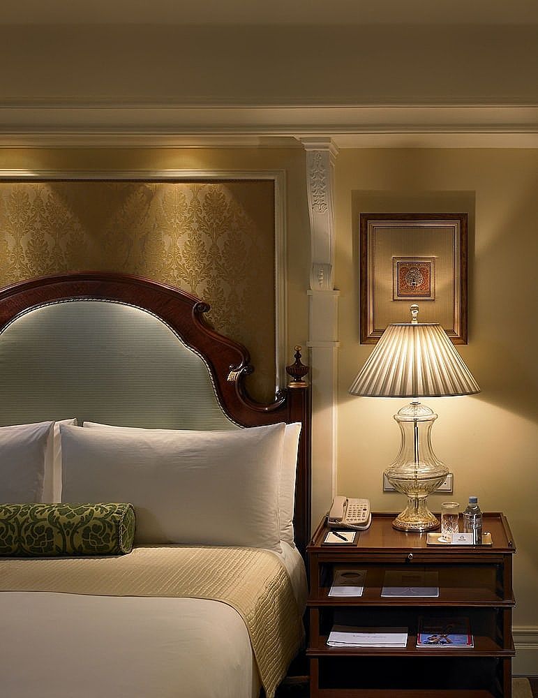 The Leela Palace Bengaluru Deluxe Room with Balcony overlooking the Poolside or Garden 4