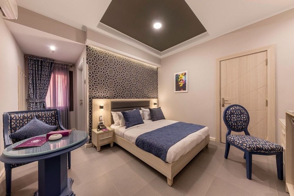Deluxe Double Room, 1 King Bed, Smoking, City View
