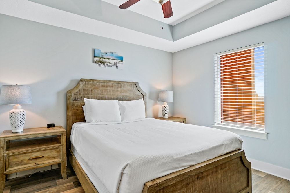 Condo, 3 Bedrooms, Sea View (2111)