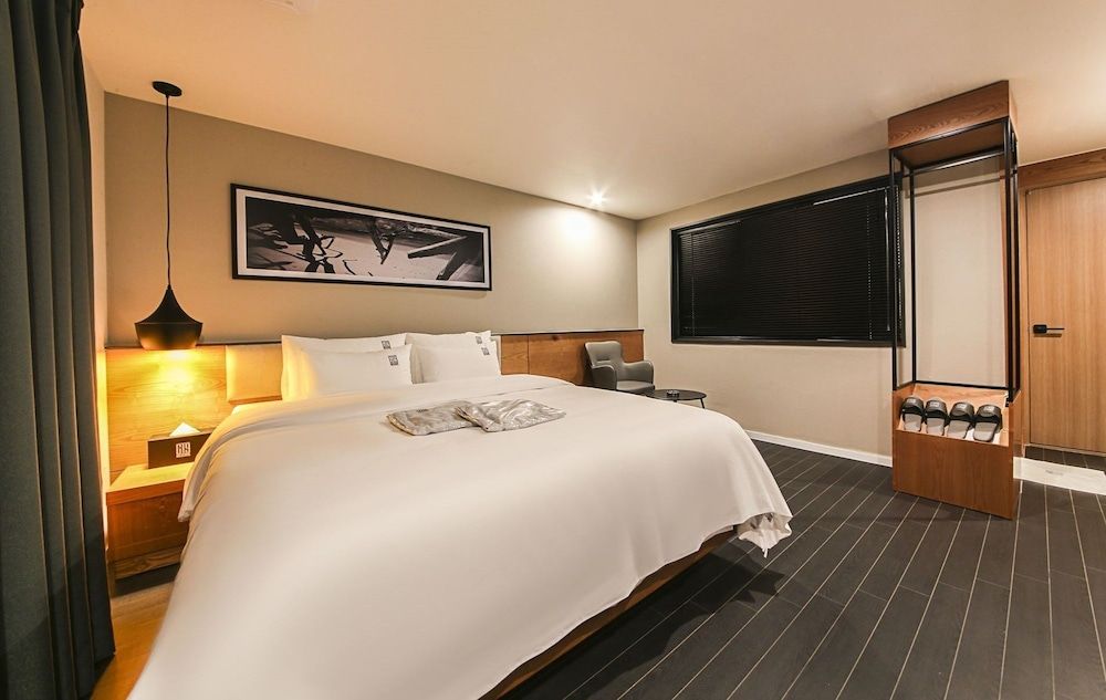 undefined Gray 191 Hotel 3